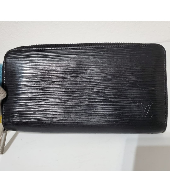 Louis Vuitton Other - Louis Vuitton Epi Black Zippy Wallet